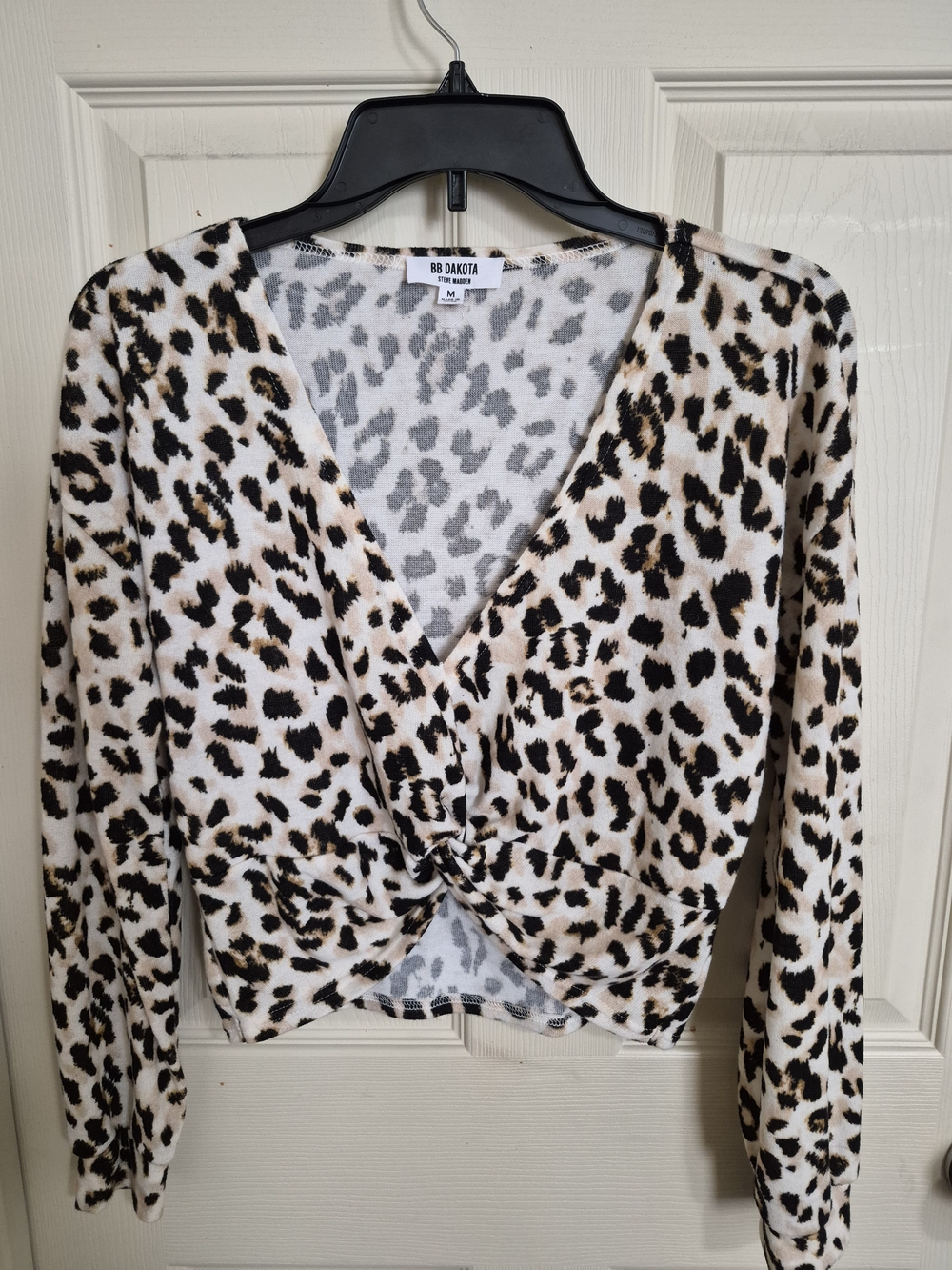Size M BB Dakota Leopard-Print Twist-Front Crop Top - Tan & Black